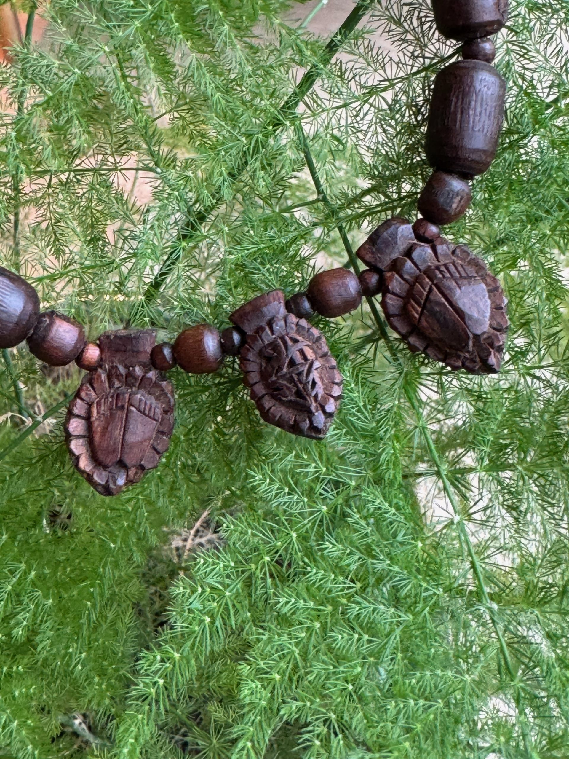 Tulsi Pendant with 2 cute Lotus feet medaillons and Radha & Krishna sanskrit names on the central medaillon