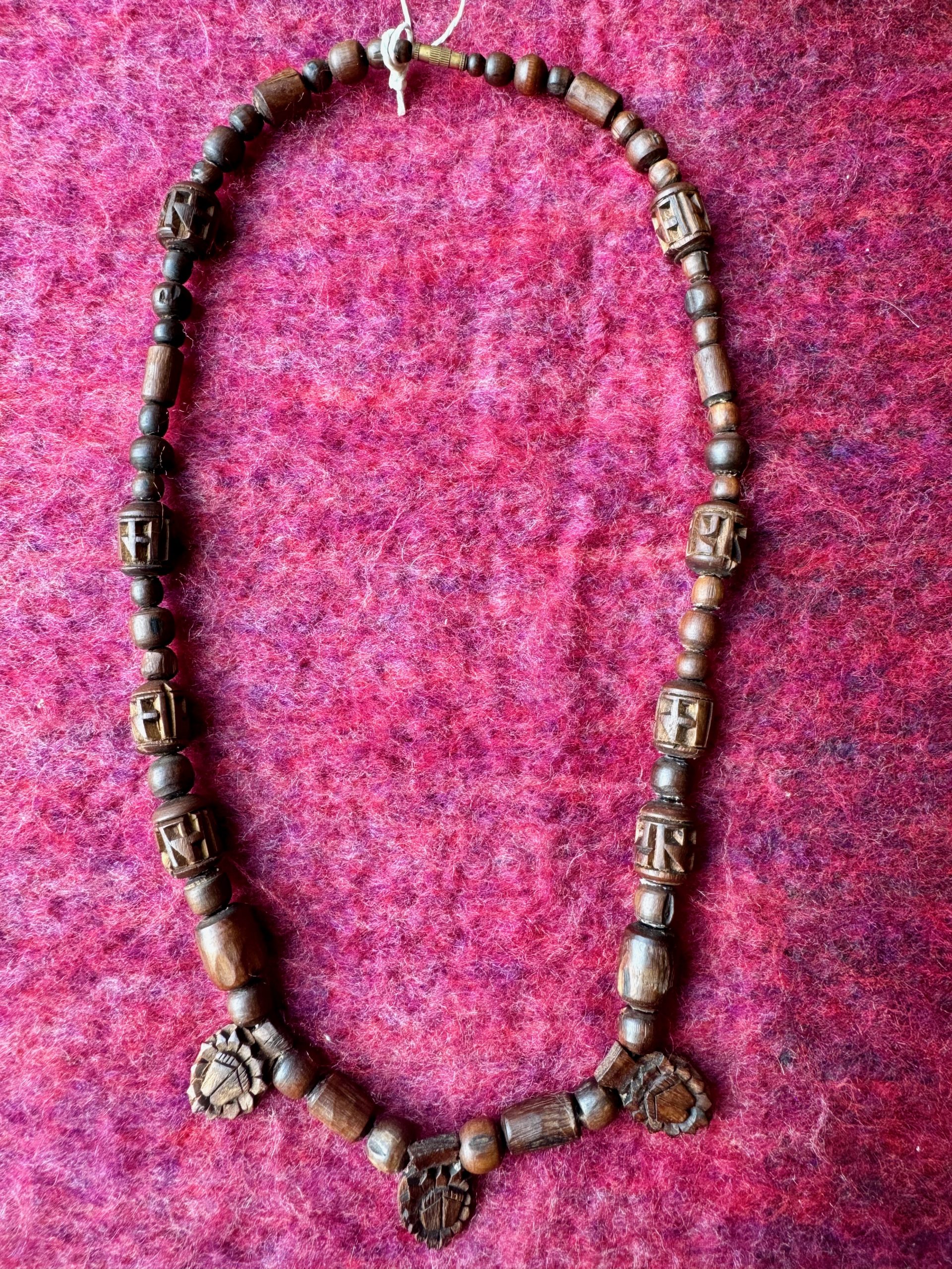 Tulsi Pendant with 3 carved Lotus Feet medaillons - Image 2